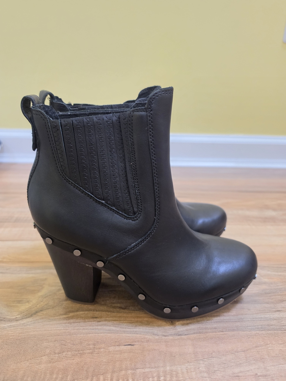 UGG Carberry Leather Platform Chunky Boots